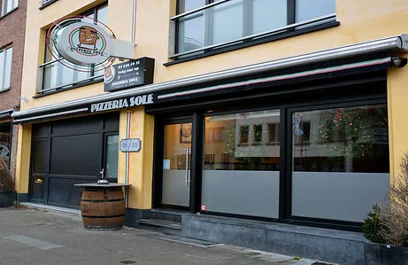 De gevel van Pizzeria Sole